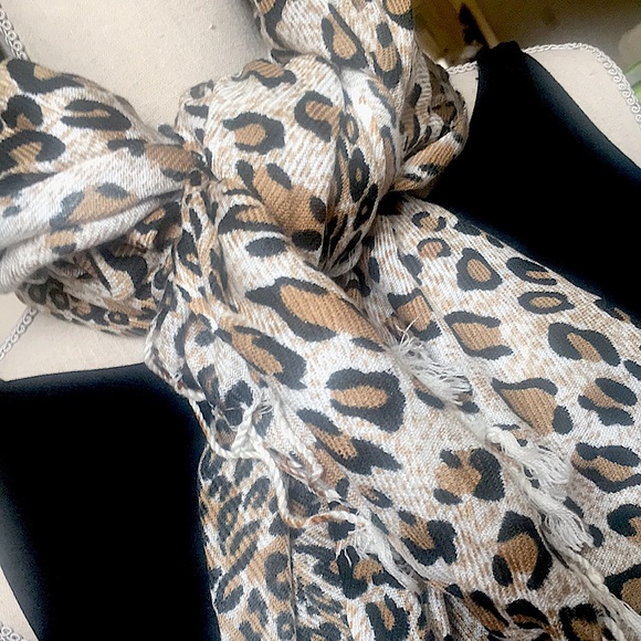 Pashmina Shawl leopard print - Picture 7 of 8